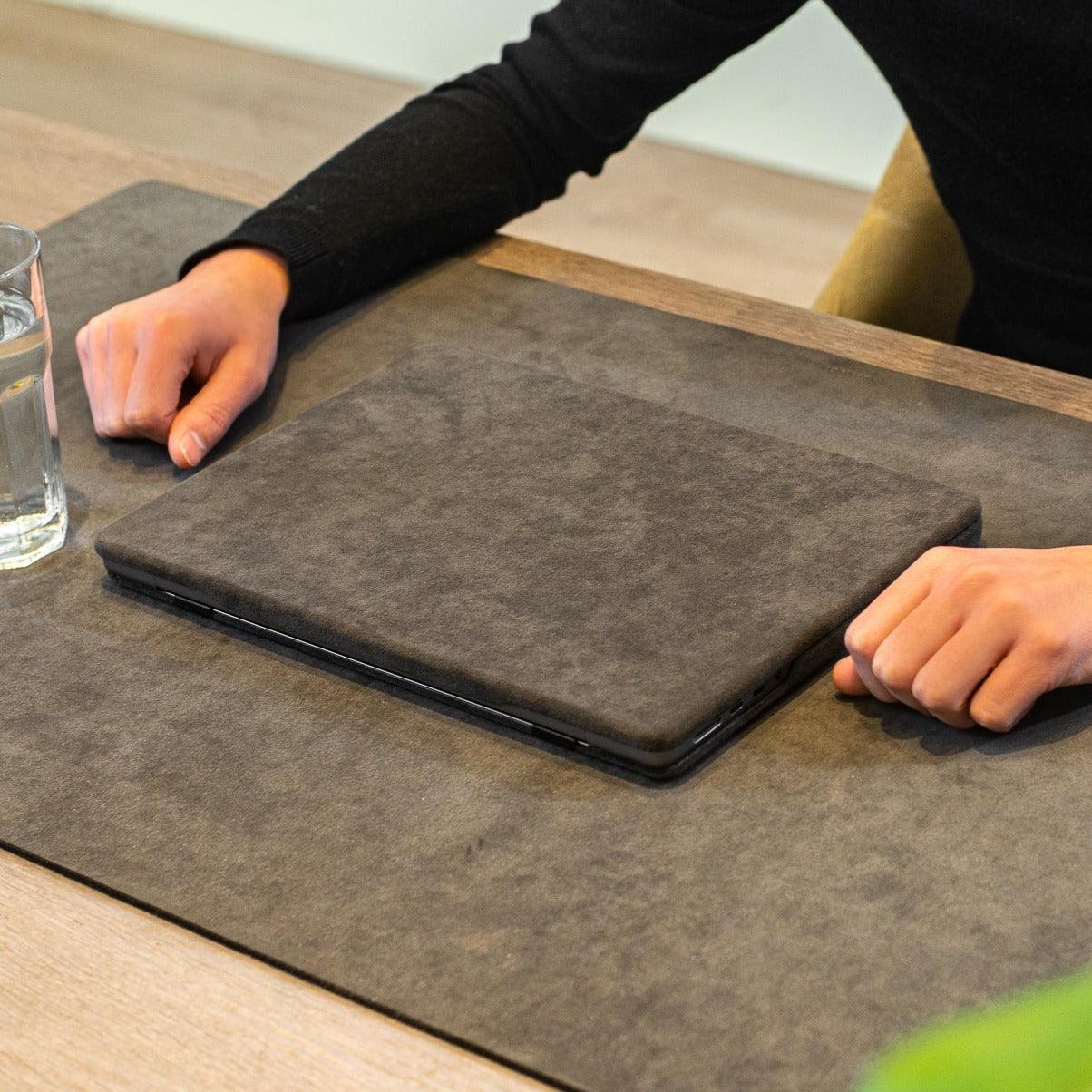 Alcantara MacBook Pro & Pro Max Cover - For 14 inch (2021 - 2025) - Space Grey - Alcanside