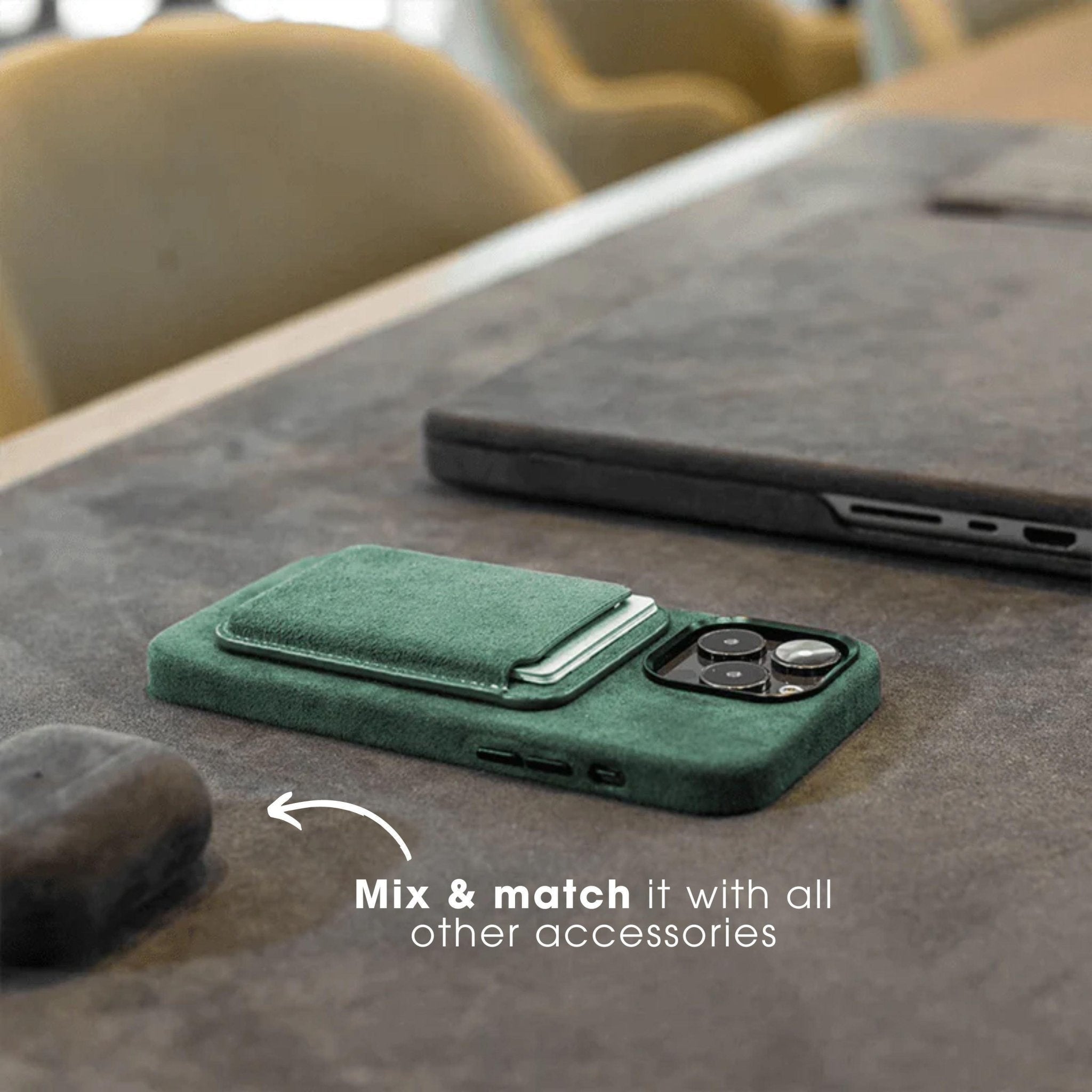 iPhone 15 Pro - Alcantara Case - Midnight Green - Alcanside